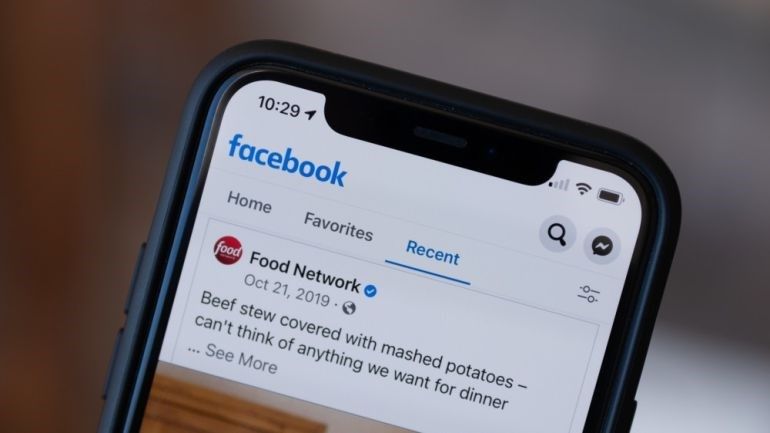 To Facebook δοκιμάζει νέο News Feed για τα κινητά
